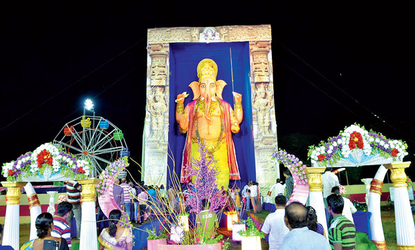 মূর্তির উচ্চতায় টেক্কা দেওয়ার পালা