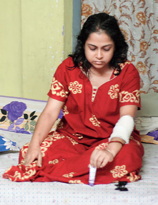 থানার সামনেই এমন, নিরাপত্তা কোথায়