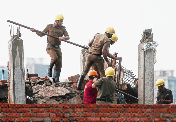 Labour dies at Kushtia road