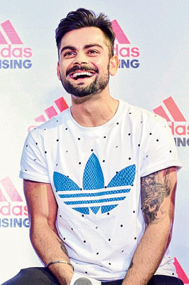 virat kohli makes surprise visit to anushka in london