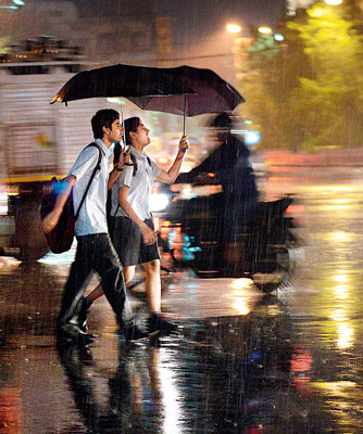 স্বস্তির মোড়কে অসুখের ঝাঁপি নিয়ে ঝাঁপিয়ে বৃষ্টি