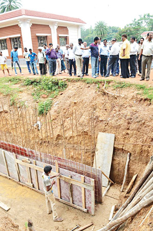 অহেতুক খরচ বন্ধ করুন, ধমক পর্যটন সচিবের