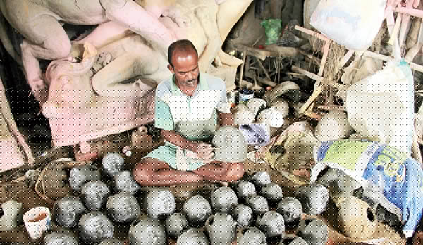 কাঁচামালের দর চড়া, প্রশ্ন মূর্তির মান নিয়েও