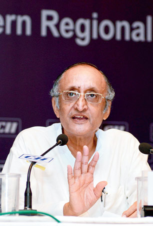 অমিতের সামনেই উঠল শিল্পক্ষেত্রে অশান্তির কথা