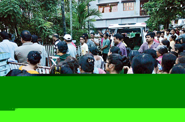 শ্লীলতাহানিতে অভিযুক্ত প্রহৃত কলেজকর্মীর মৃত্যু