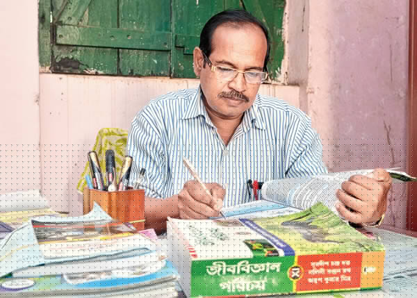 রাষ্ট্রপতির পুরস্কার নেবেন নিখিলস্যার