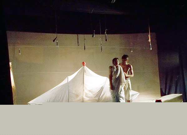 টিভি সিরিয়াল ভুলে নাটকে মজেছে কান্দি