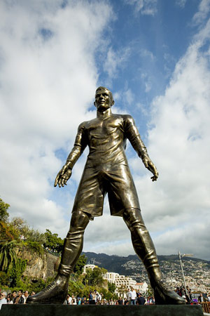 statue of christiano ronaldo in madeira vandalised dgtl