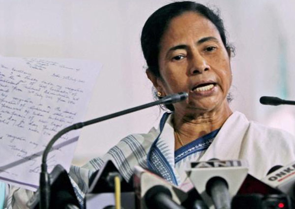 Left demands Mamata's interrogation in Saradha issue