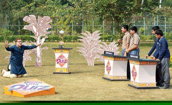 ক্যুইজ নিয়ে মাঠে হাজির ডেরেক