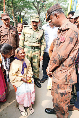 এলবার্ট এক্কার স্ত্রীর প্রতি কৃতজ্ঞতা প্রকাশ