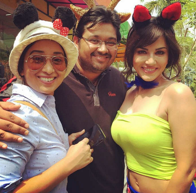 ২০০৪ সালে ‘দ্য গার্ল নেক্সট ডোর’-এ অতিথি চরিত্রে অভিনয় করেন।