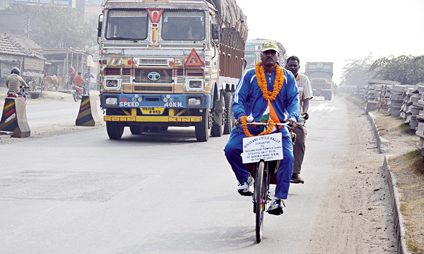 শহরের মঙ্গল চেয়ে সওয়ার সাইকেলে