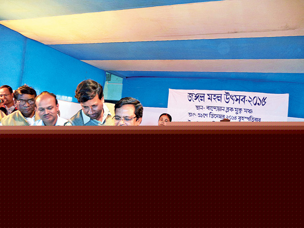 বান্দোয়ানে বিডিও-র পাশে তৃণমূল নেতৃত্ব