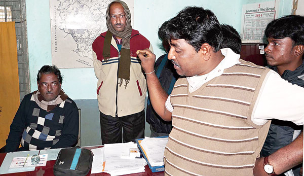 ইউনিট বন্ধ, ক্লিনিকে ব্যস্ত কর্মী