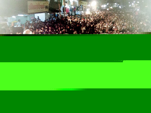 নাটক শুরুর আগে নিজস্বী প্যালেস্তিনীয় নাট্যকর্মীদের। ছবি ফ্রিডম থিয়েটার গ্রুপের সৌজন্যে।