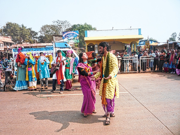 নাটকের একটি মুহূর্ত। নিজস্ব চিত্র।