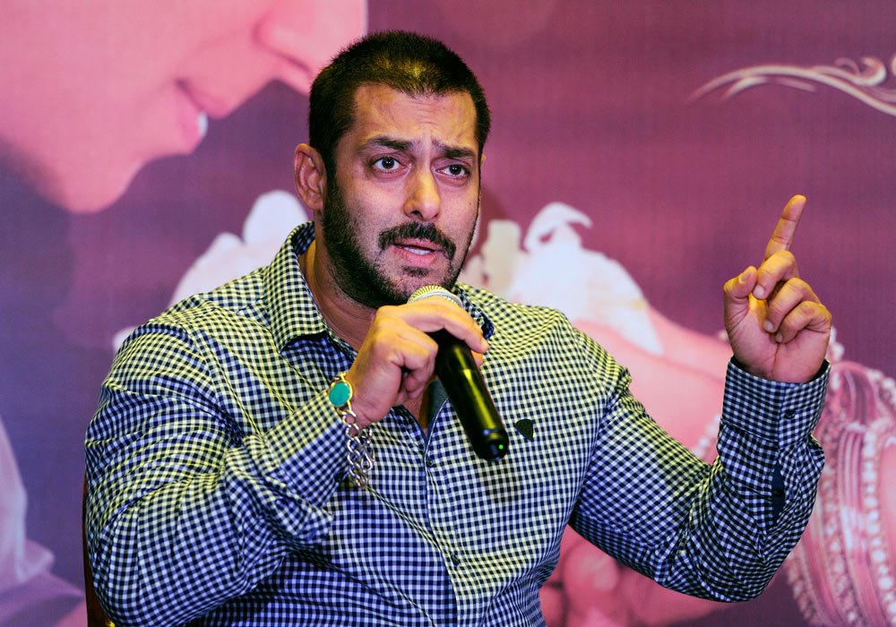 Top 8 advance tax payers in Bollywood dgtl