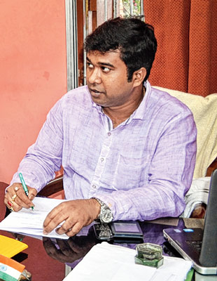 প্রশাসনিক কাজে গতি আনার চেষ্টায় গাইঘাটার নতুন বিডিও