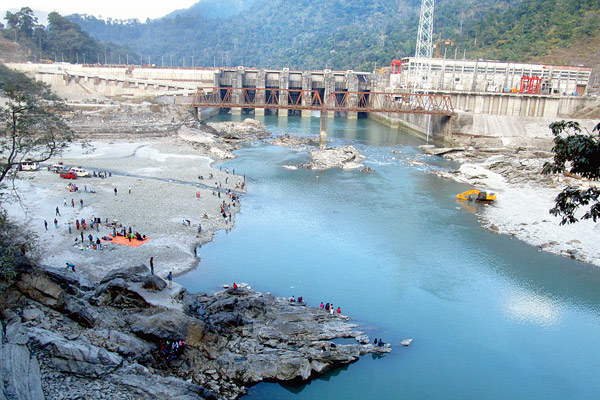 ‘পিছনে হঠো, তিস্তার জল বাড়তে পারে’