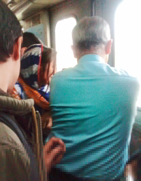 Woman stuck in the door, metro started running dgtl