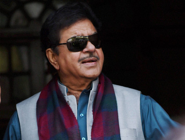 শত্রুঘ্নর বইপ্রকাশেও বিদ্রোহের সুর