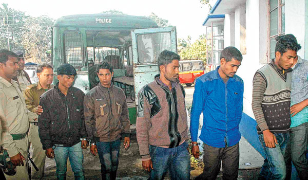 ডাকাতির চক্রান্ত করে গ্রেফতার ৫