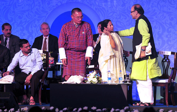 Land is not at all a problem in Bengal, claims Mamata dgtl