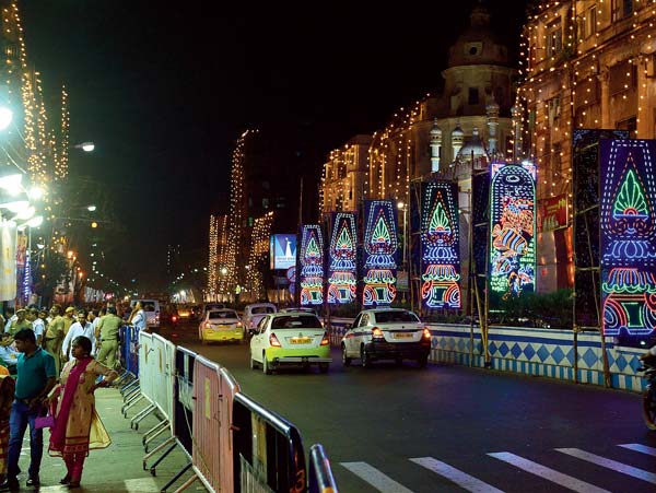 police takes prompt action managing puja crowd