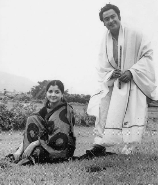 কে এল সায়গলকে নিজের গুরু মানতেন কিশোর। (ছবিতে যোগীতা বালির সঙ্গে)।