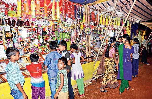 No need of subscription from locality, Puja organizer gets lumped sum amount from advertisers