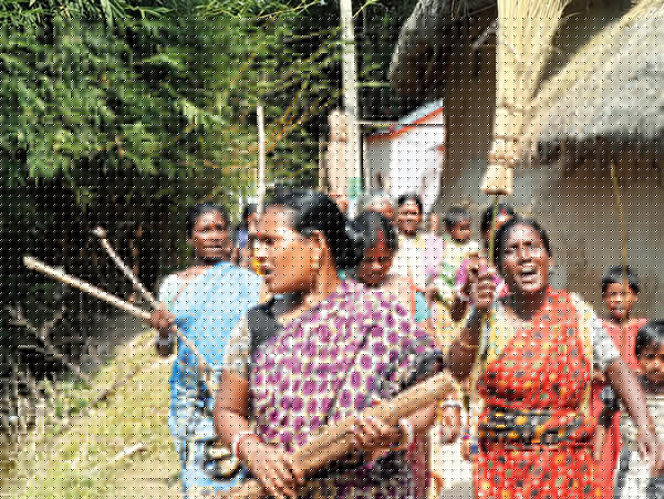 Women protesting, demand closure of illegal liquor shops