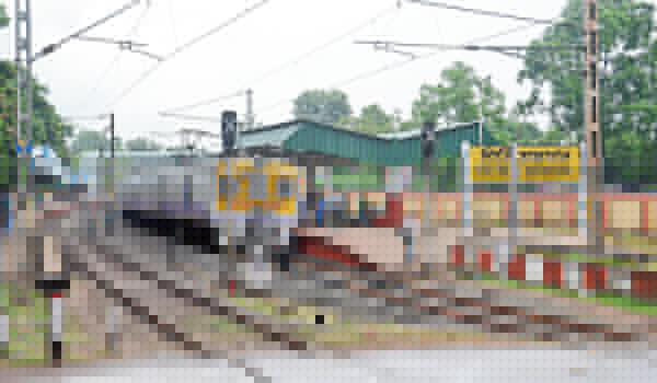 Passengers suffering at giri maidan station for single line