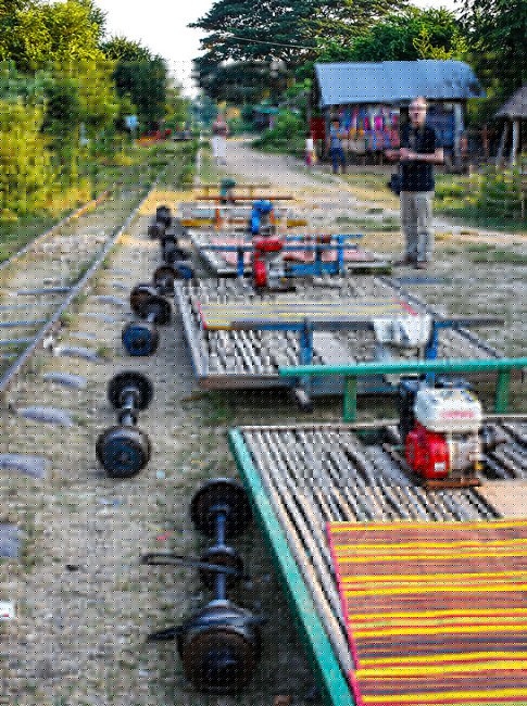 মাথা পিছু ভাড়া ৫ ডলার করে নেওয়া হয় যাত্রীদের কাছ থেকে।