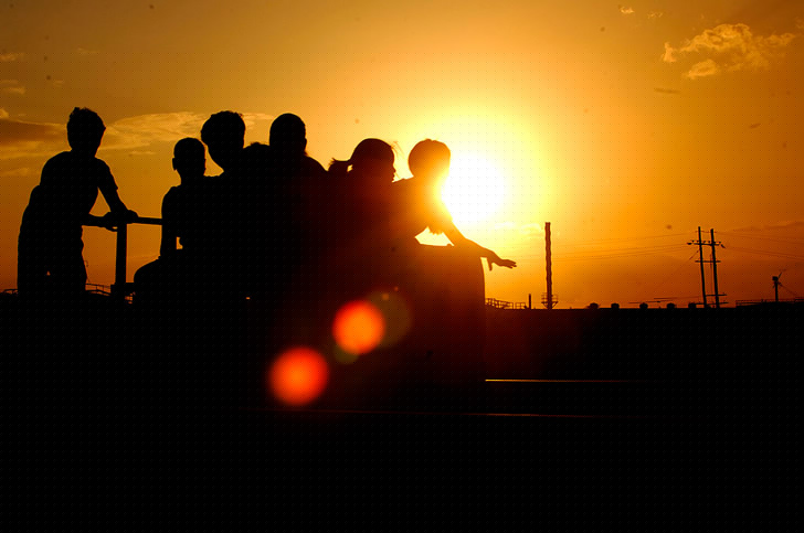 তবে পরিত্যক্ত রেল নেটওয়ার্কেই চলাচল করে বাঁশের রেল। গোটা কম্বোডিয়ায় ৬১২ কিলোমিটার জুড়ে এই রেলপথ বিস্তৃত।