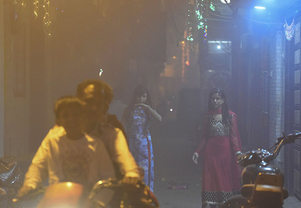 Dark Black Smoke Covered The Sky Of Delhi On Diwali Night dgtl