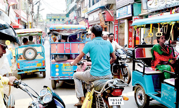 High Traffic Jam due to Toto at Rampurhat