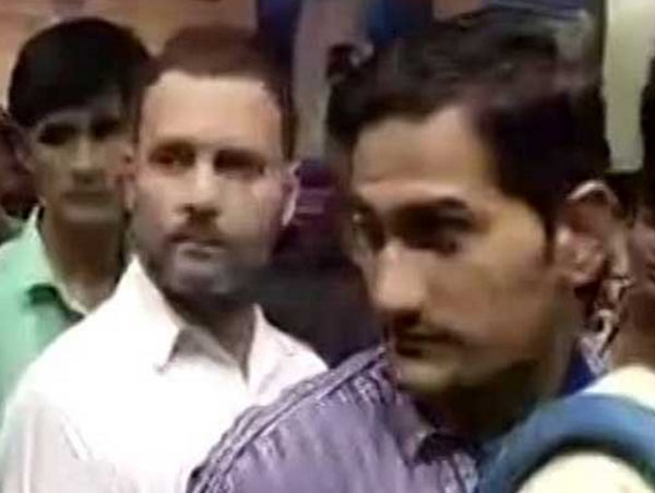 Rahul Gandhi Stands In Line For Cash-dgtl