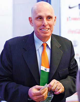 eminent coaches criticise constantine's one year extension as indian head coach