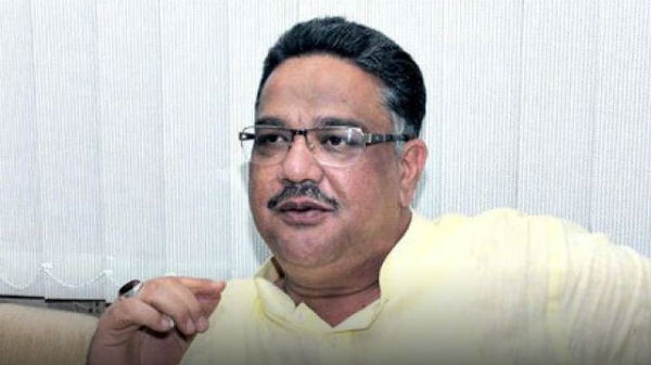 Minister Tanveer Sait caught watching porn on Dias at Tipu Sultan Jayanti dgtl