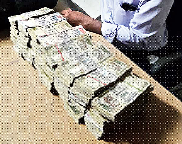 Businessman was arrested with 90 lakhs rupees of 500 and 1000 notes
