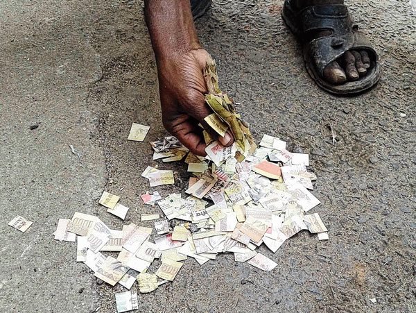 Splitted Banned Currency Found From the Gutter