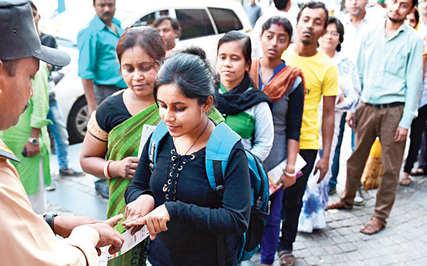 Did use of indelible ink reduce queues at banks?