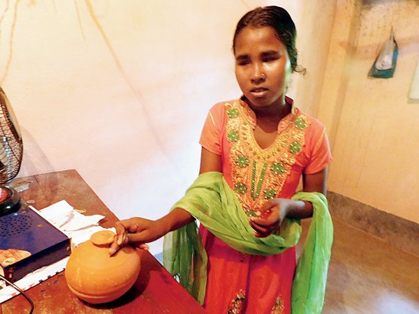 প্রতিবন্ধীরা ভোট দিচ্ছেন। ইসলামপুরে সাফিউল্লা ইসলামের তোলা ছবি।