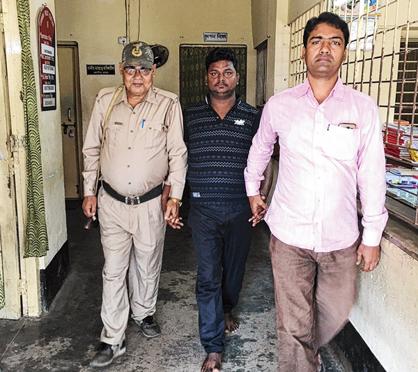 Police found theft school and arrest the main culprit