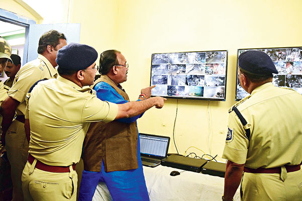 Security camera to keep tight look 