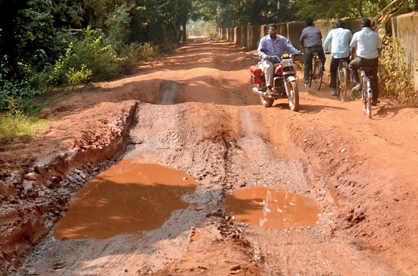 People are facing problem everyday because of unreformed road at Tantigarh
