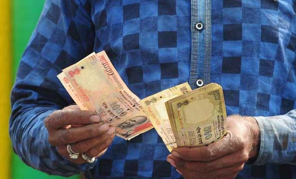 No banks near, People of Murshidabad facing problem for demonetisation