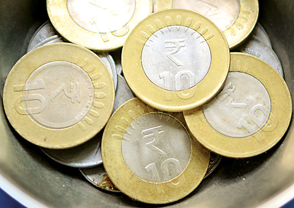 People Facing Trouble due to Confusion over Rs 10 Coins