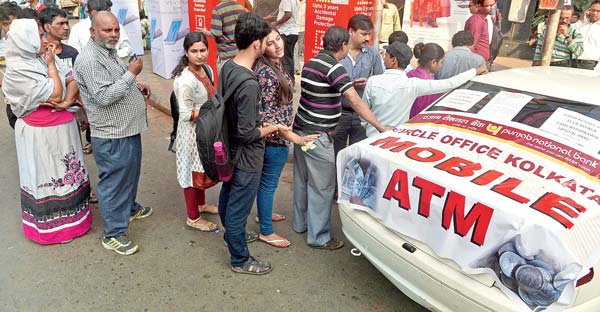 ATM supplies 100 rupee notes in bad condition, people faced trouble
